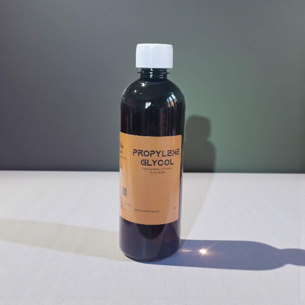 Propilen glicol USP grade, produs de BASF SE, cu o puritate de 99,90%, realizat conform celor mai stricte standarde internaționale de calitate. Noua formulă asigură stabilitate, siguranță și performanță superioară, fiind potrivită pentru utilizări profesionale și personale.