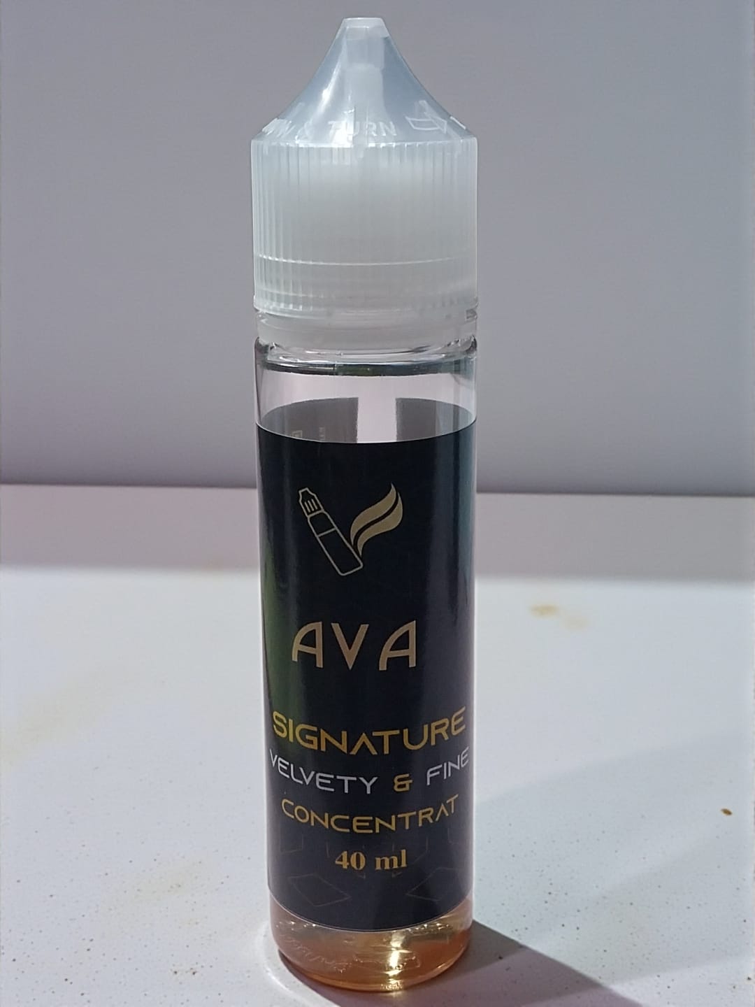 Catifelat& Fin este o aromă delicată și elegantă, cu note ușoare, mătăsoase și puțin dulci, concepută pentru a adăuga un caracter rafinat oricărei compoziții.